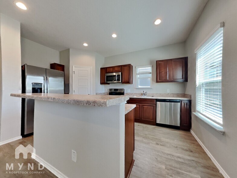 Building Photo - 7520 Rose Robin Run Ct