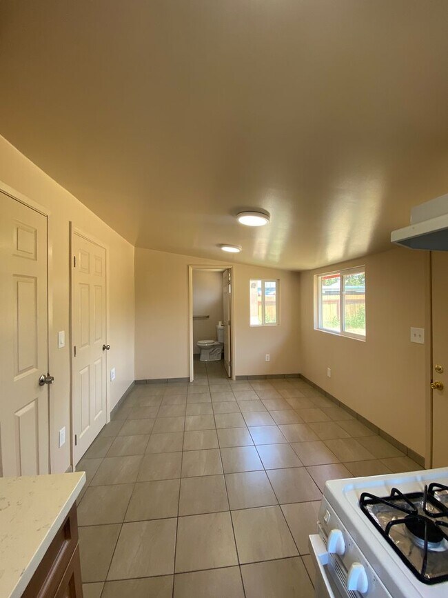 Building Photo - M120