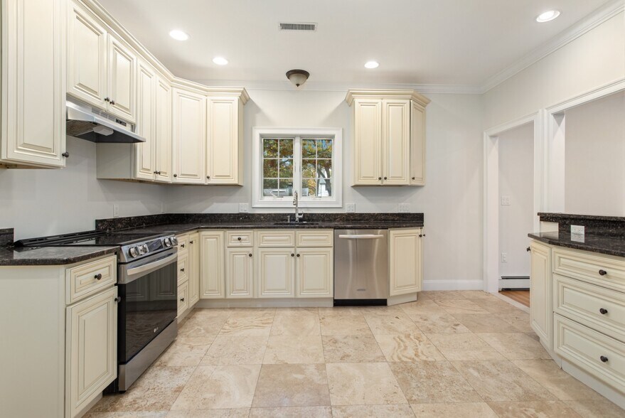 Building Photo - 9 Bagnall Ave