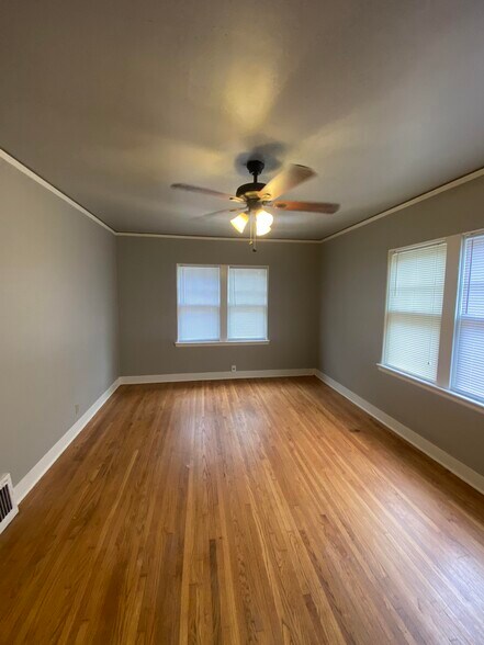 Building Photo - 22 E Woodrow Pl