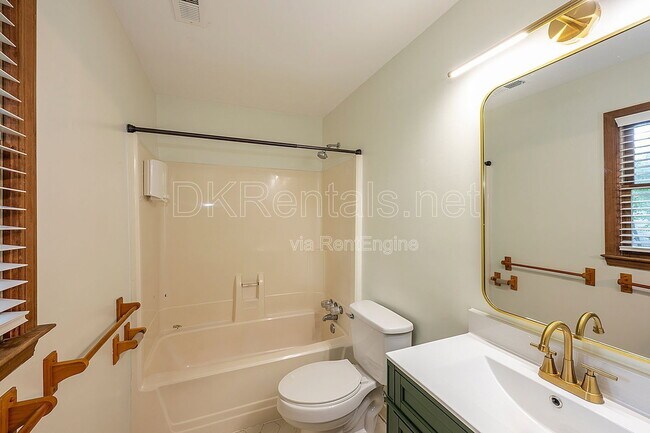 Building Photo - 425 Ansley St