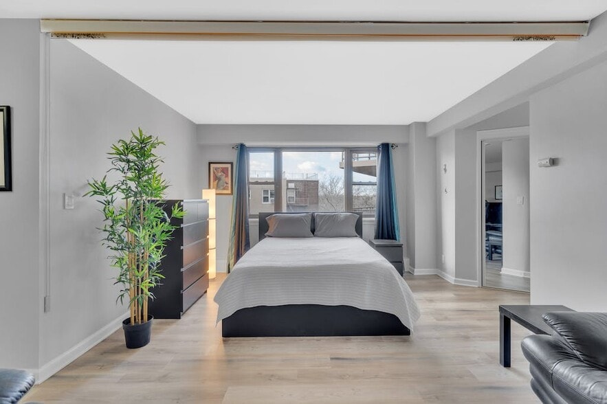 Bedroom Area - 8800 Boulevard East