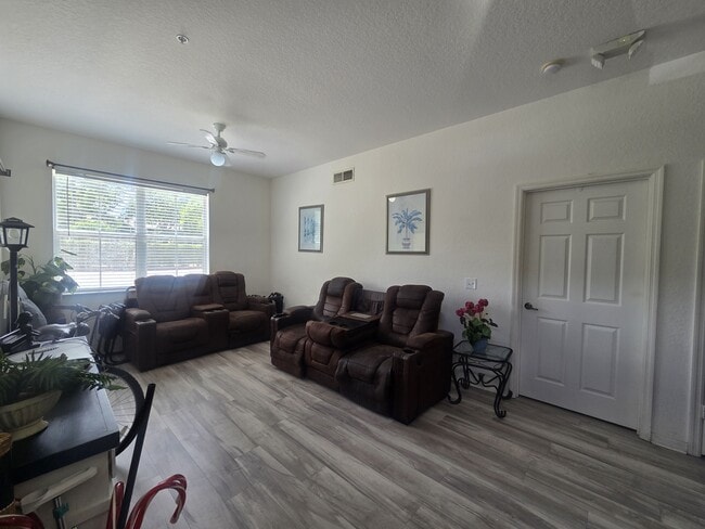 Building Photo - 4013 Venetian Bay Dr
