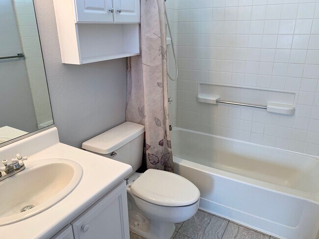 Building Photo - Stunning 3-bedroom and 3-bathroom Home (Ka...