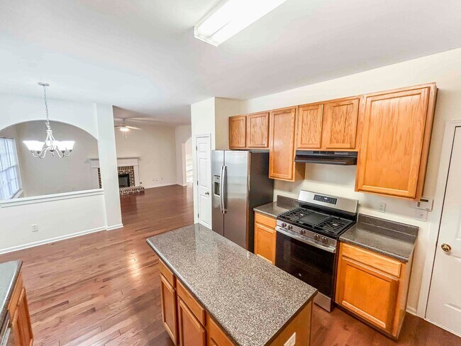 Building Photo - Fantastic 3 BR/2.5 BA Traditional on Full Unfinished Basement in Austell!