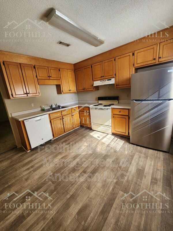 Building Photo - 123 Woodland Dr