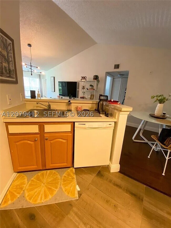 Building Photo - 13090 Vista Isles Dr