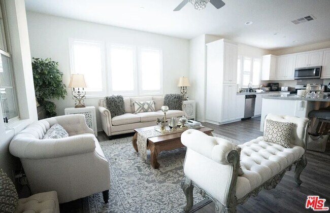 Building Photo - 841 Iris Way