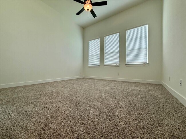 Building Photo - 31015 Myers Hvn Ln
