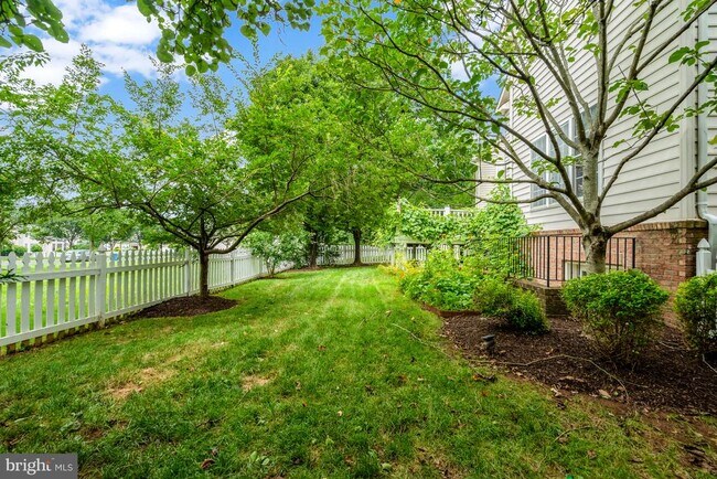 Building Photo - 6001 Alderdale Pl