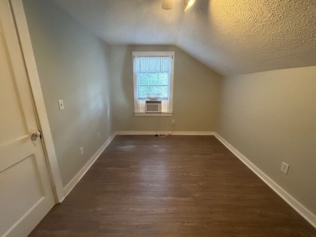 Building Photo - 2015 Holt Dr