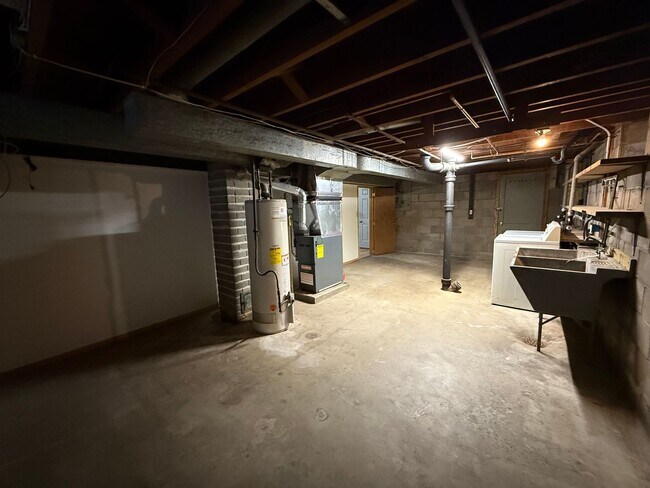 Building Photo - 1954-1956 Hazelwood St