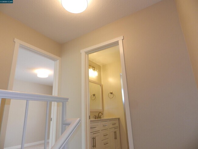 Building Photo - 5519 Roundtree Dr