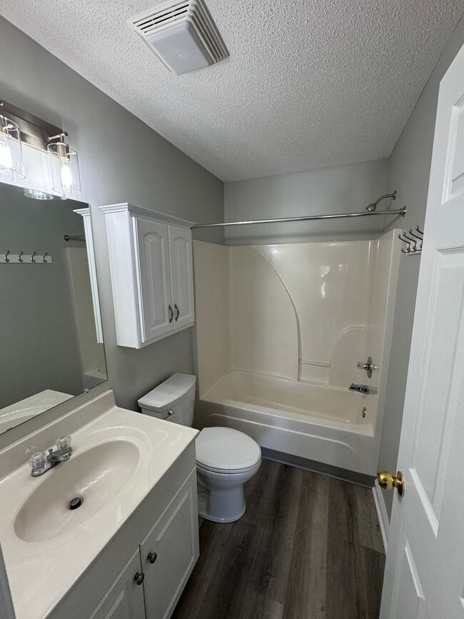 Building Photo - 2-Bedroom Townhouse in Harrisonburg