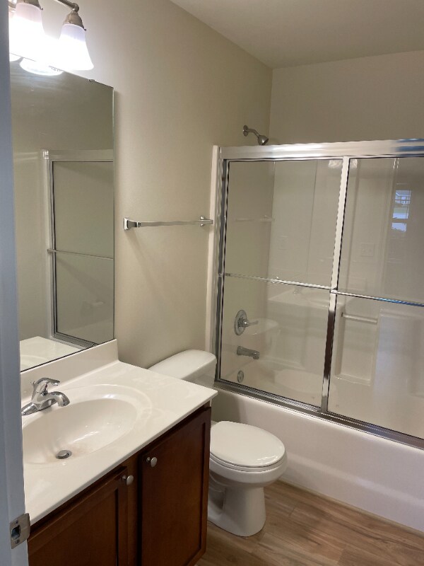 Building Photo - 60 Westhampton Ct