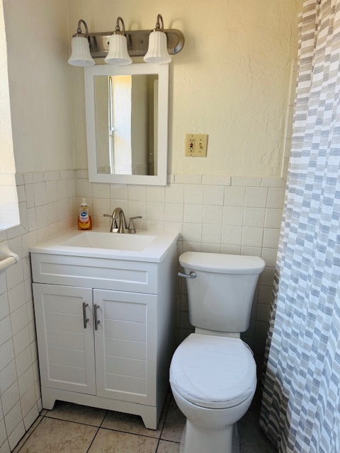 New toilet and vanity - 113 NE Lincoln Cir N