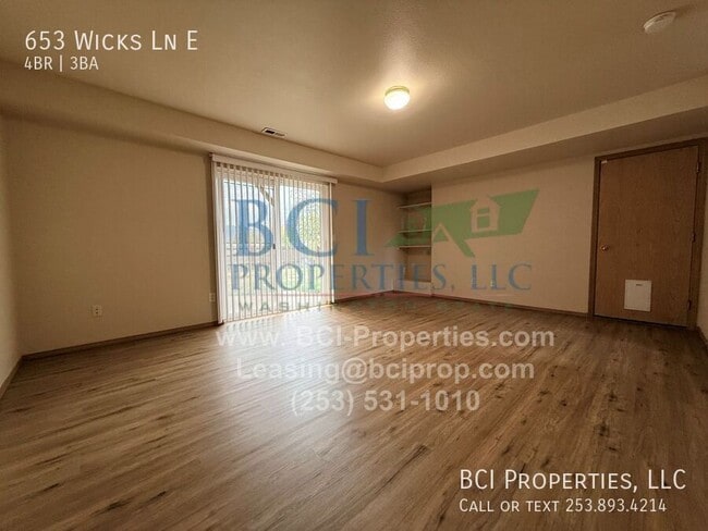 Building Photo - 653 Wicks Ln E