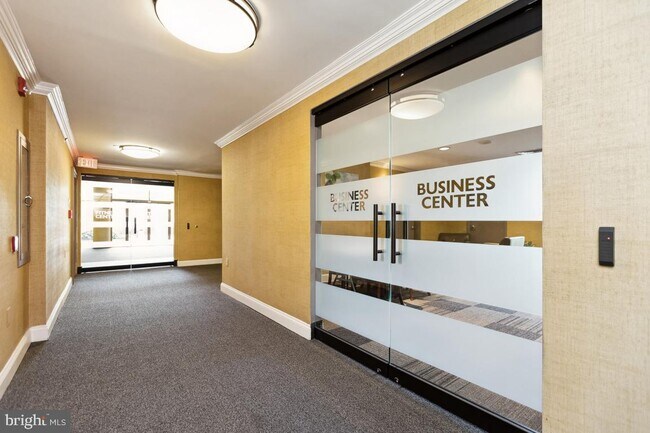 Building Photo - 10101 Grosvenor Pl