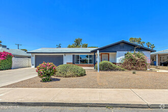 Building Photo - 1832 E Minnezona Ave
