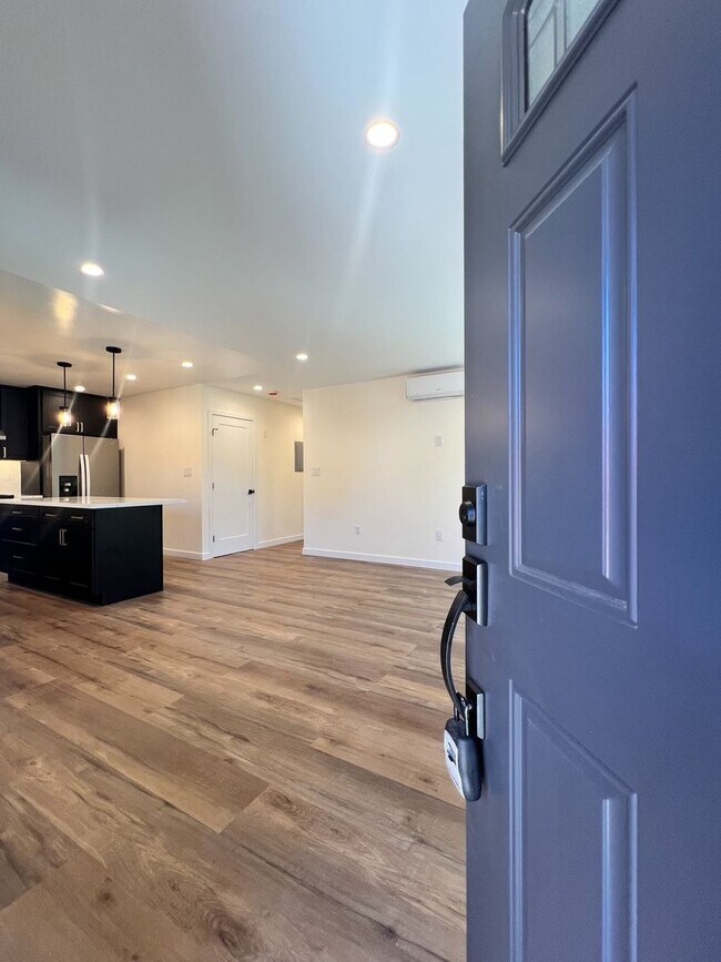 Building Photo - 174 Chelsea Ave