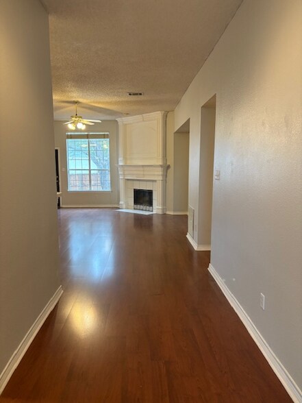 Building Photo - 4441 English Oak Dr