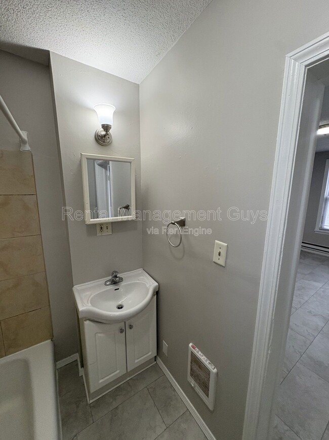 Building Photo - 1826 NE Jackson St