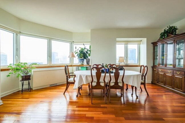 Building Photo - 425 5th Ave