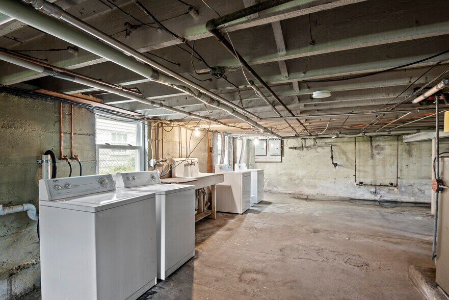 Building Photo - 629 Wood St