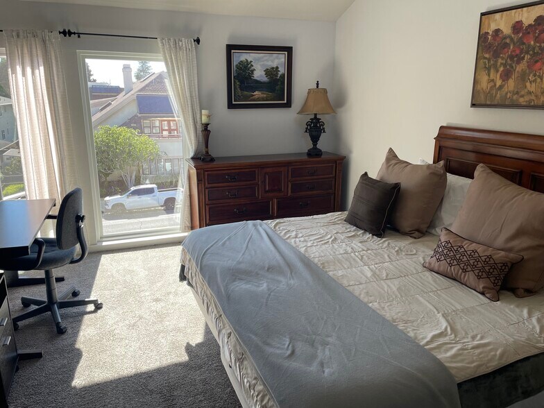 Building Photo - 1456 San Carlos Ave