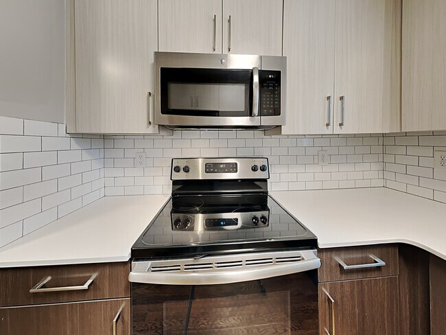 Building Photo - 880 N Highland Ave NE