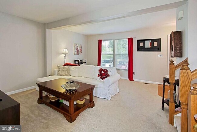 Building Photo - 6337 Littlefield Ct