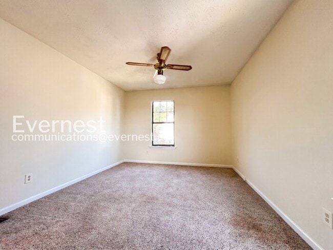 Building Photo - 1174 Ridgecrest Ln SE