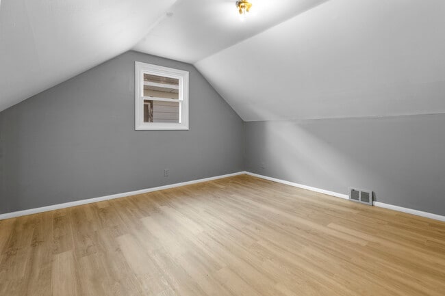 Building Photo - 60 Leslie Ave