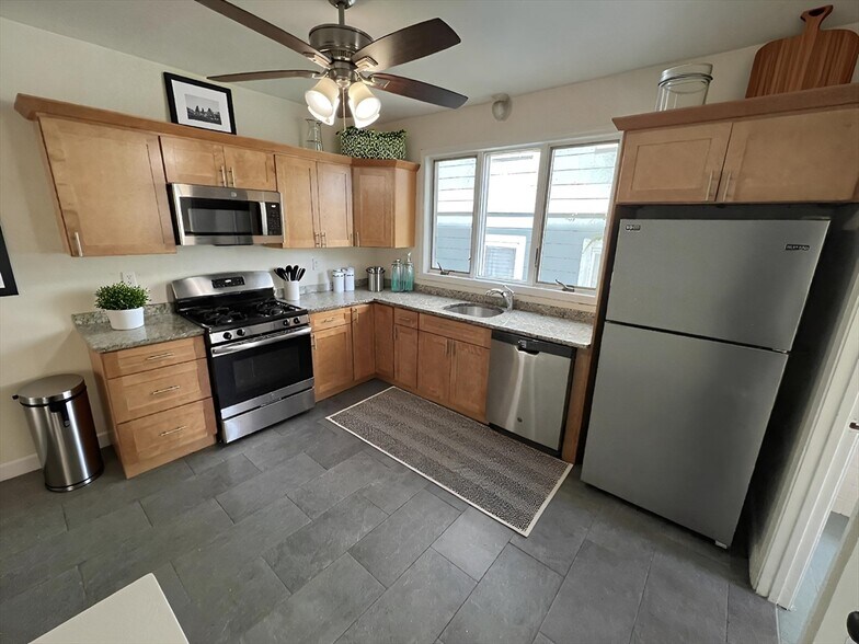Primary Photo - 39 Belknap St