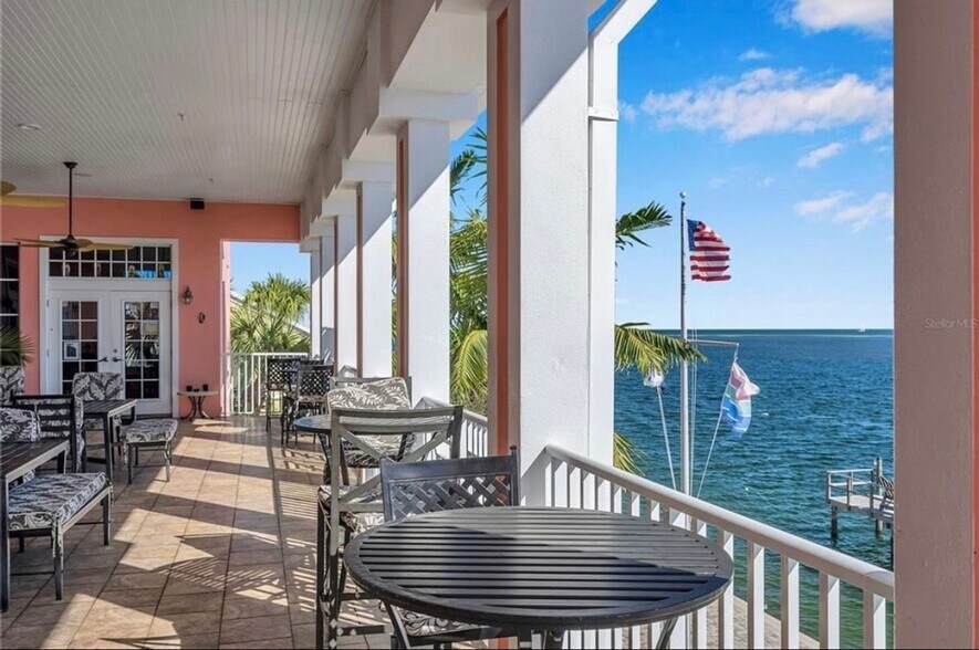 Building Photo - 5215 Coquina Key Dr SE