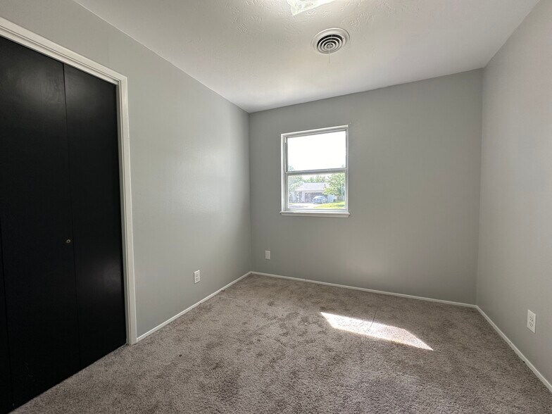 Building Photo - 5111 Benton Dr