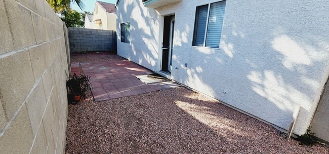 Building Photo - HAVE YOU SEEN THIS???