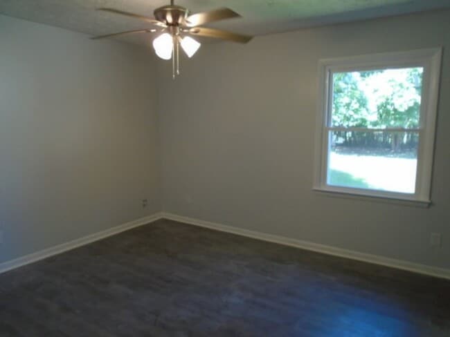 Building Photo - Village Green subdivision