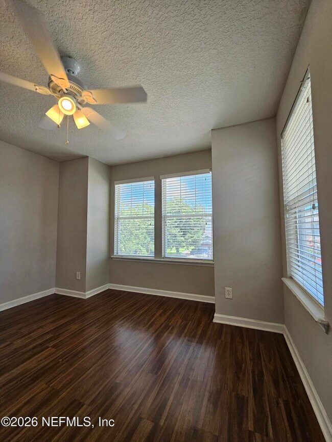 Building Photo - 2334 Sunset Bluff Dr
