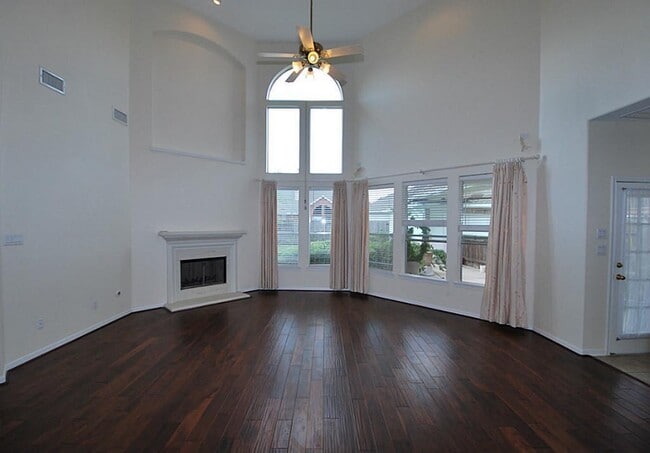 Building Photo - 9106 Memorial Pines Way