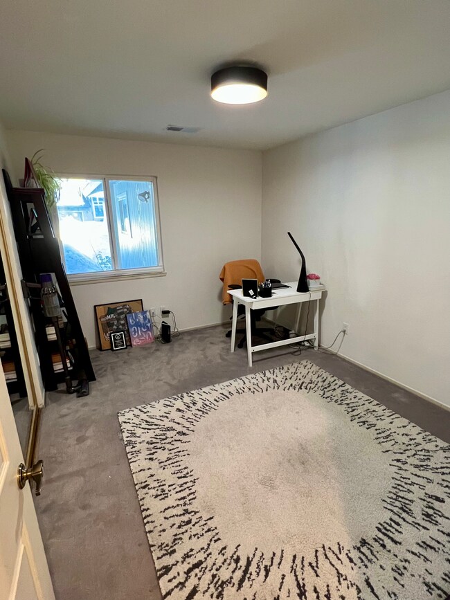 Office or 3rd bedroom - 924 Linda Ave