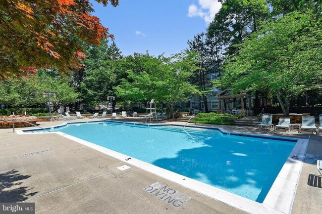 Building Photo - 13058 Autumn Woods Way