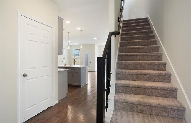 Building Photo - 8647 Cedardale Park Dr