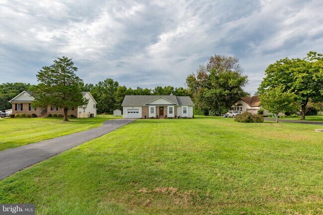 Building Photo - 205 Old Landing Ct
