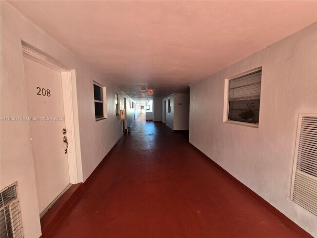 Building Photo - 120 Royal Palm Rd