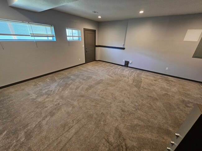 Building Photo - 7620 N Mercier Ct