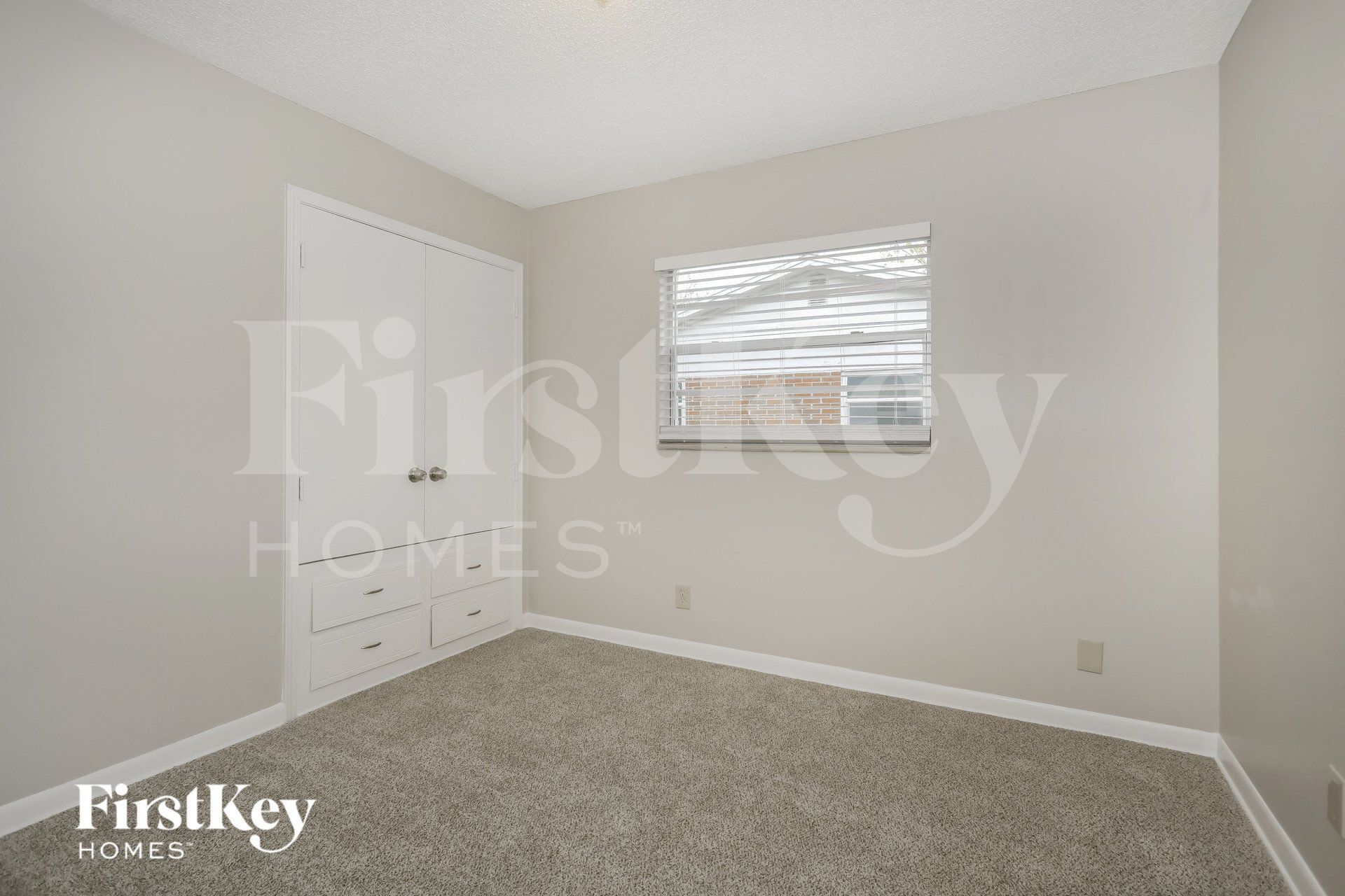 Building Photo - 2410 Oakdale Dr N