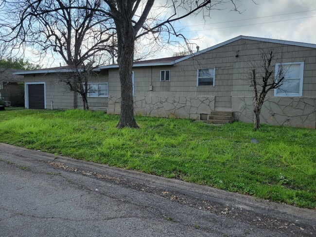 Primary Photo - 1112-12th 1/2 12th 1/2 St N