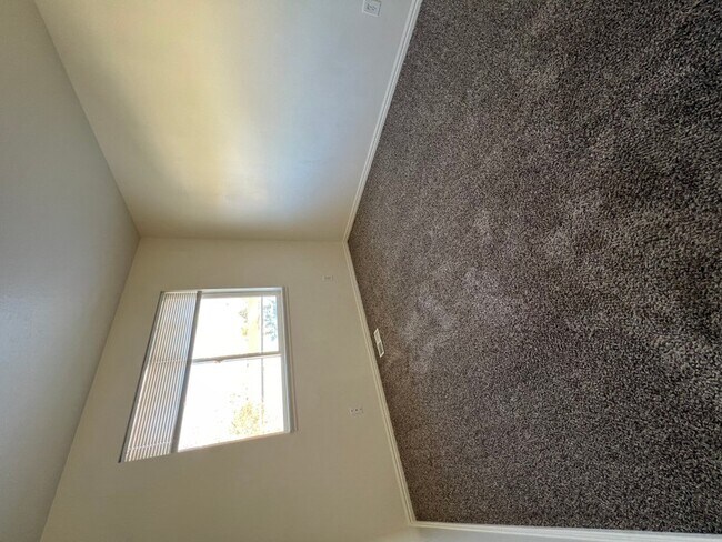 Building Photo - 682 N 400 W