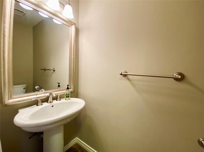 Building Photo - 1804 Capital Pkwy